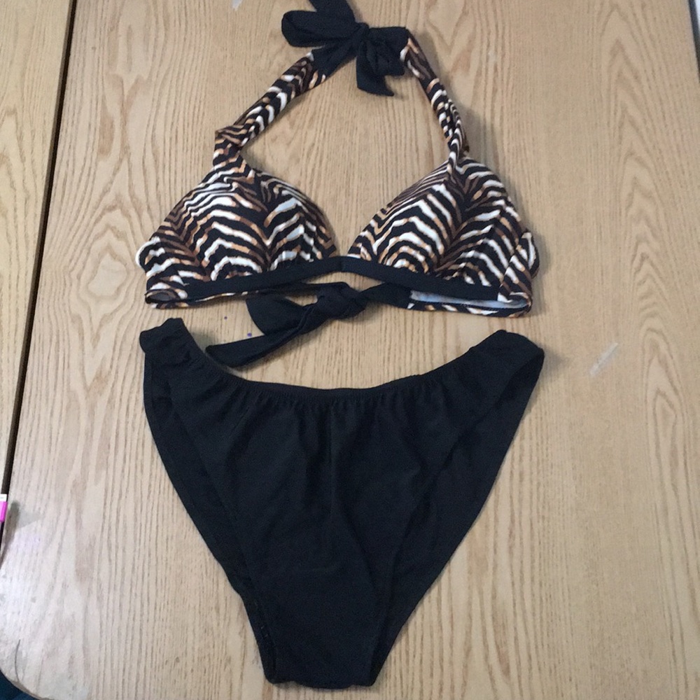B44 New Womens Tropical Escape Sexy Swimsuit Bikini Top Size 10 Free Bottoms